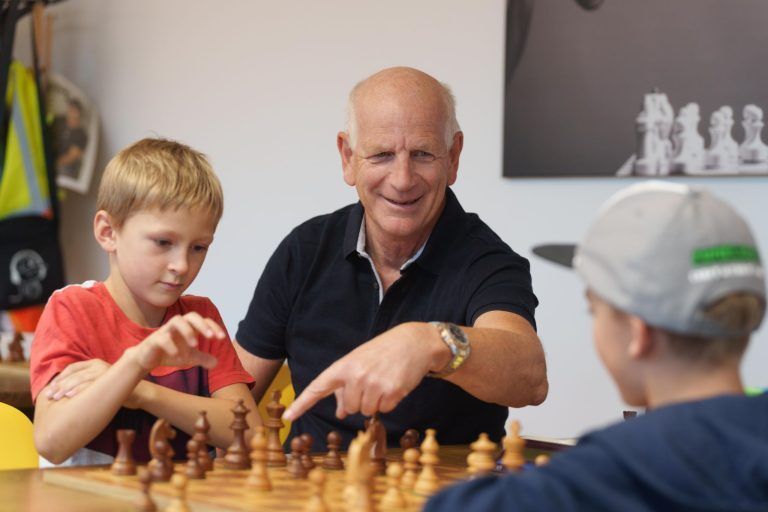 Kostenloser Schachunterricht: Ingo Lais (67) fördert Kinder und Jugendliche in Hohenems