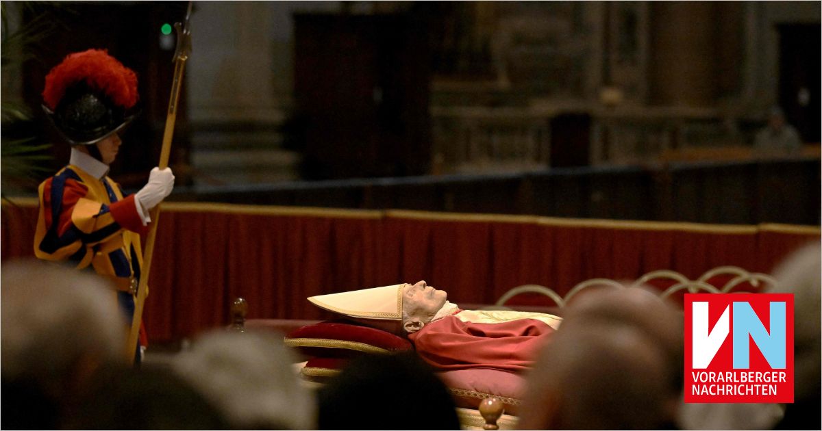 Emeritierter Papst Benedikt XVI Im Petersdom Aufgebahrt Vorarlberger 