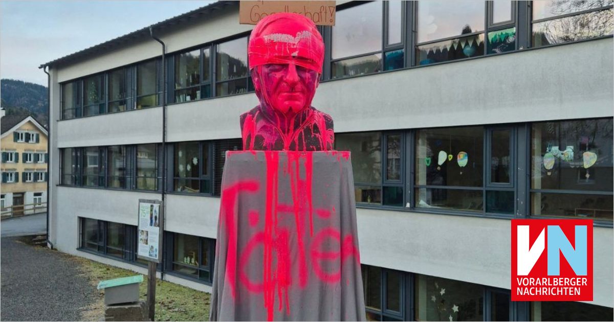“Täter”: Pinker Anstrich für Hermann-Gmeiner-Denkmal