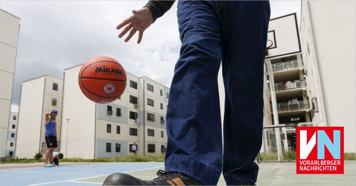 Vier Paar Schuhe für die größten